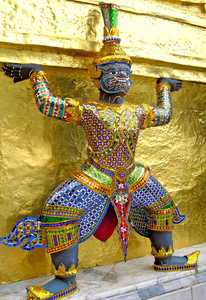 泰国寺庙中的恶魔雕像
