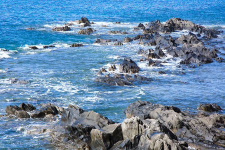 大海和岩石海岸