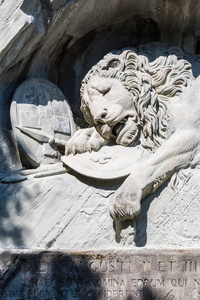 垂死的狮子纪念碑，卢塞恩 琉森 至尊在石头上