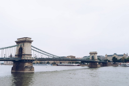 在匈牙利首都布达佩斯市多瑙河上的链桥
