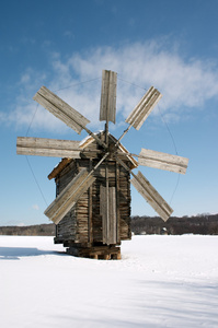 雪地平原上的风车