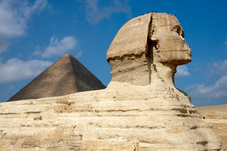 大狮身人面像和金字塔在埃及