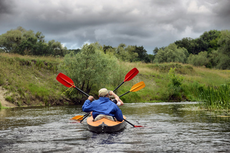 河 苏拉，乌克兰，河漂流皮划艇编辑照片