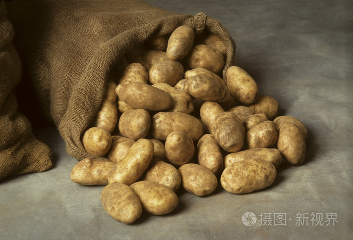 洒了一袋土豆