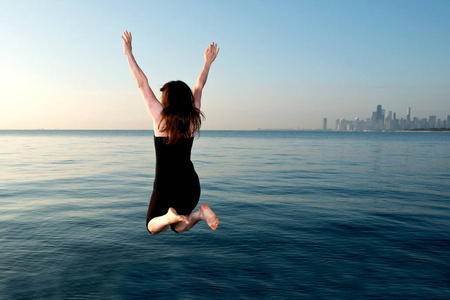 幸福的女人，由密歇根湖附近跳