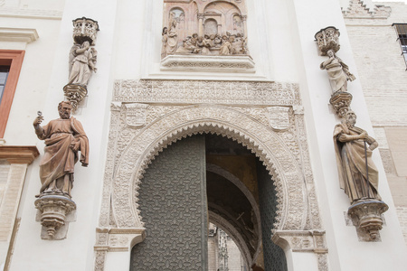 西班牙塞维利亚大教堂，门户 el perdon 入口处