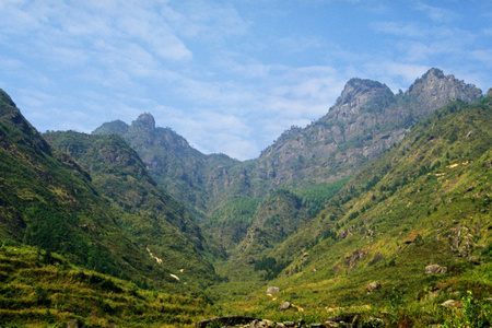 美丽的山山景观