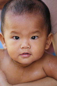 面对一个1岁的亚裔男孩, 健康和成长的概念