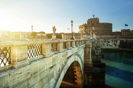 圣安吉洛城堡和桥在日落的时候，罗马，意大利