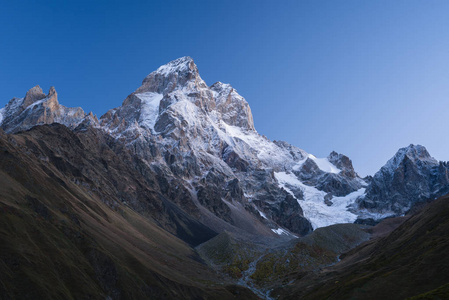 山顶的乌什巴山