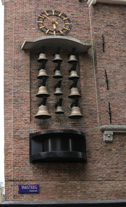 阿姆斯特丹古老钟楼，许多的钟声