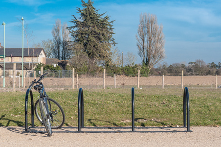 在公园里，英国的自行车机架