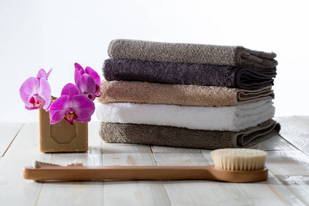干刷牙和传统浴用马赛肥皂和毛巾
