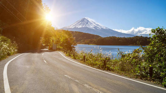 富士山在日本和在湖河口湖的路