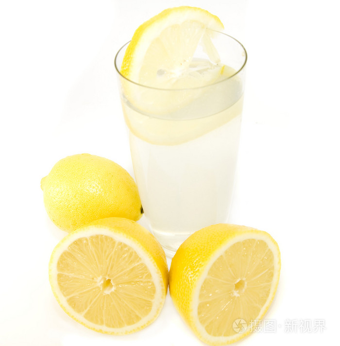 柠檬汽水一杯或一瓶柠檬饮料