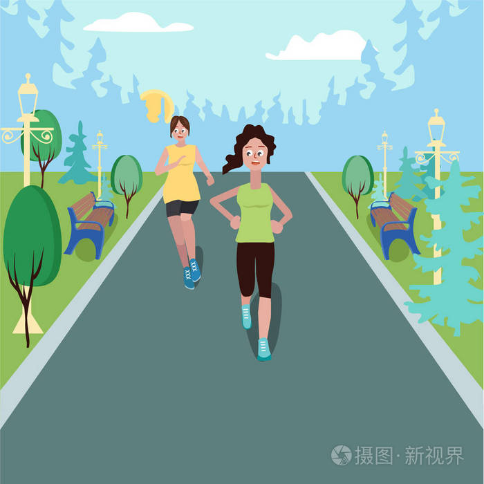妇女在与作为背景森林公园跑步