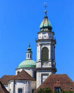 在 Solothurn 市瑞士圣熊大教堂的塔