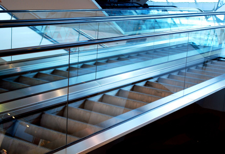 自动扶梯 escalator的名词复数 