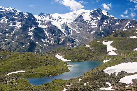 塞维达山，小湖