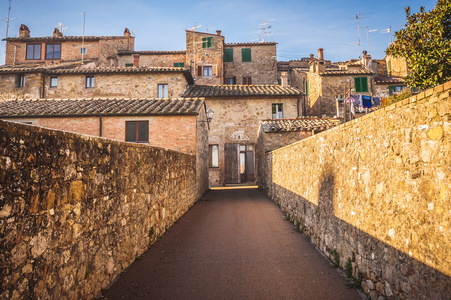 在意大利中世纪古城里的未知的街道