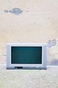 被遗弃的旧电视