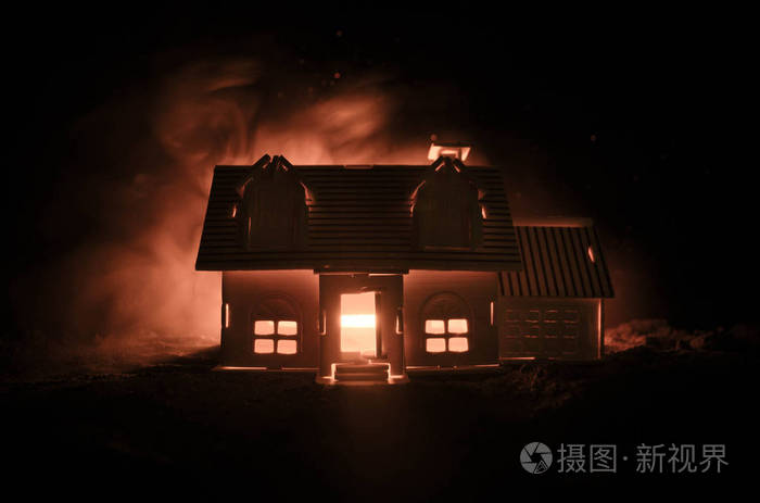 老神秘别墅与超现实主义大满月遗弃鬼恐怖屋的老房子
