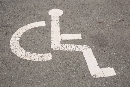报名预留残疾人停车空间图片
