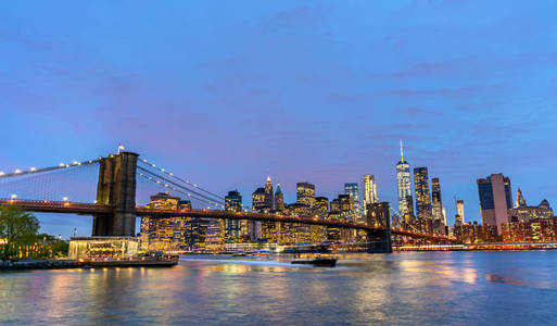 布鲁克林大桥和曼哈顿在日落纽约，美国