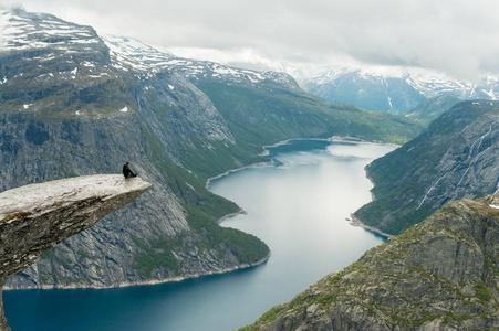 在挪威的 Trolltunga 是神话般的美丽