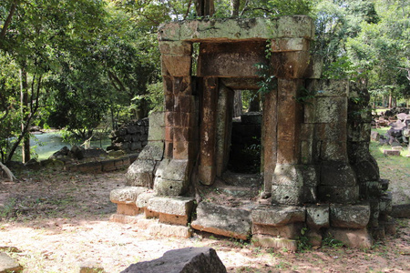 柬埔寨老寺遗址