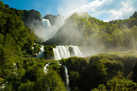 翁布里亚的马尔的瀑布图片