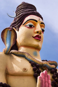 关闭 Ganjangud Srikanteshwara 寺的巨人婆雕像