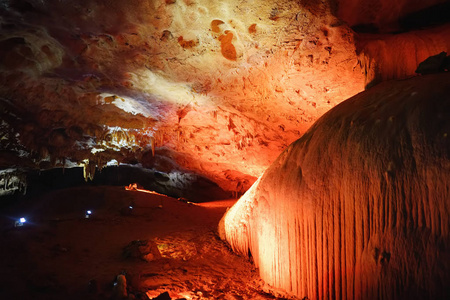 令人惊异的 Kumistavi 内部洞穴在格鲁吉亚