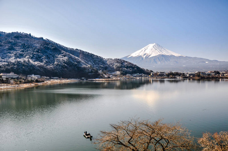 富士山秋季在河口湖雪山, 富士山是著名的日本山, 旅游人士称富士山为富士, 富士山, 富士山, 富士三, 日本