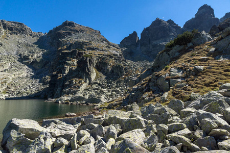 惊人的景观，可怕湖和 Kupens 峰，里拉山