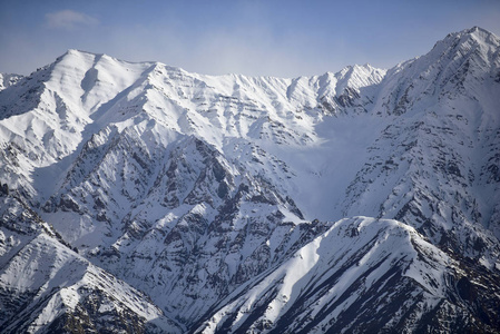 蓝蓝的天空，从 Leh 拉达克印度与雪山