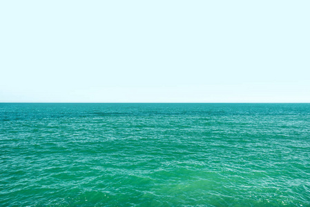 绿松石海表面，地平线