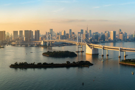东京塔和在日本的彩虹桥
