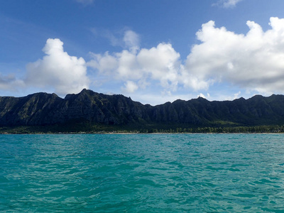 马纳洛湾海滩与扶桑高山