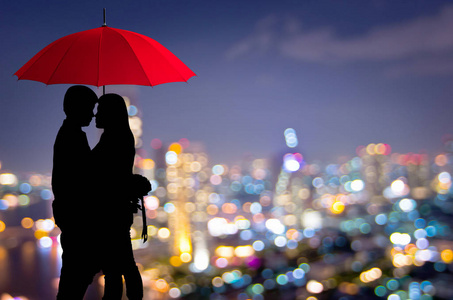夫妇与红伞