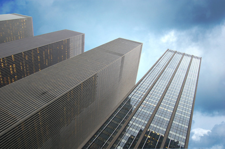 摩天大楼 skyscraper的名词复数  层楼高耸 广厦高楼