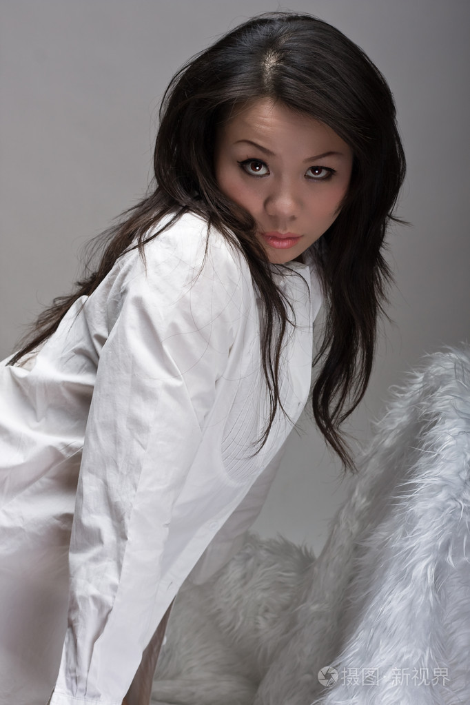 的亚洲女孩，白色