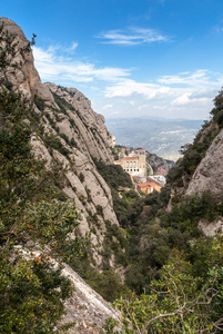 景观建筑与山