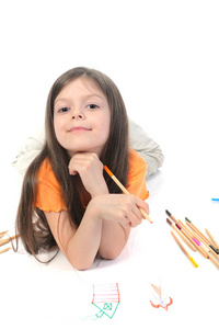 美丽的小女孩画的铅笔在纸上