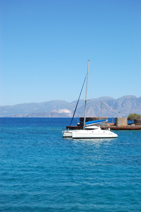 豪华游艇和绿松石爱琴海