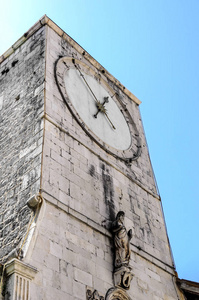 古钟楼上的时钟图片