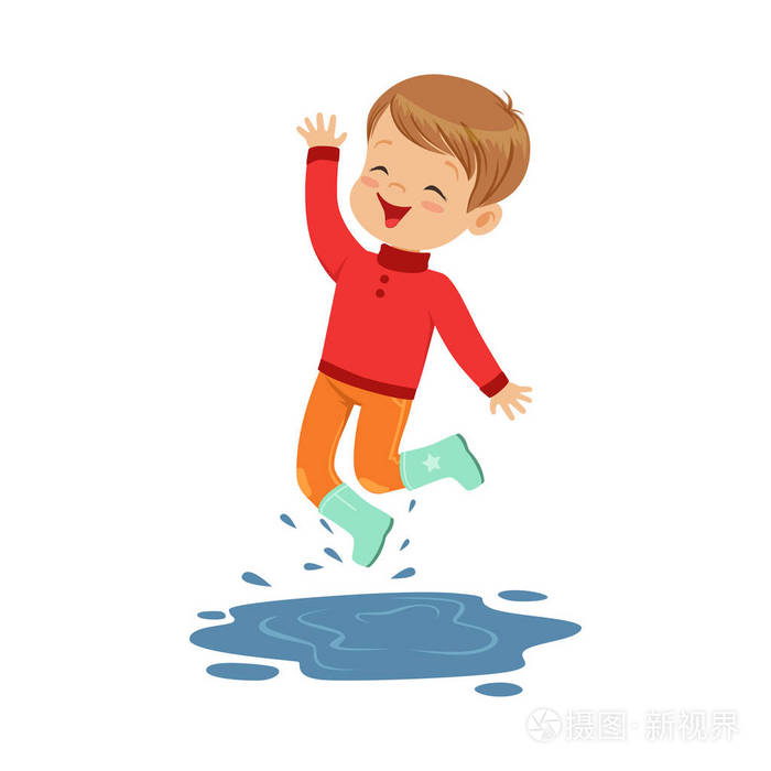 可爱的小男孩在水坑里玩