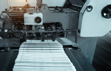 在现代印刷厂，胶印工艺