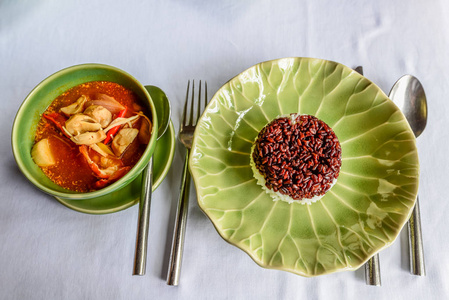 糙米与白米泰国流行喝汤