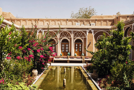 在 yazd 伊朗传统中东家居室内花园